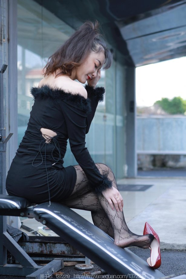 [IESS异思趣向] 2022.12.22 丝享家1306：秋秋《车上的故事》[90P/107MB]-萌图网