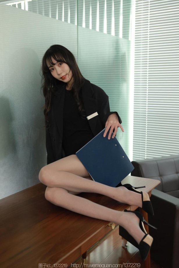 [IESS异思趣向] 2023.01.12 丝享家1327：团团《长腿西装》[79P/87MB]-萌图网