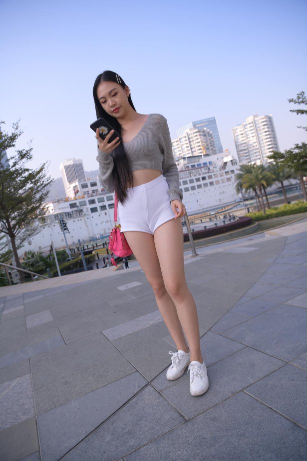 精选街拍作品 NO.2428 不吃鸡蛋街拍作品 - 白色热裤美女[980P/1.40GB]-萌图网