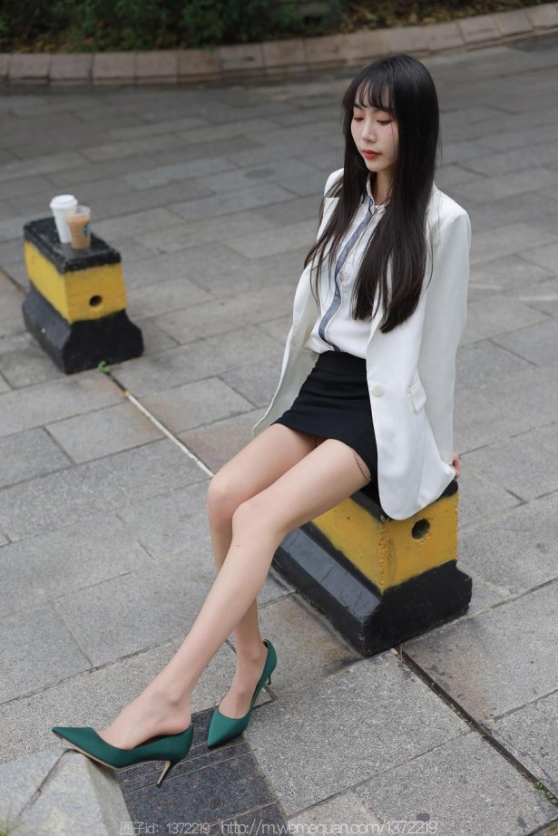 [IESS异思趣向] 2023.02.18 丝享家1365：团团《街拍OL美女》[89P/93MB]-萌图网