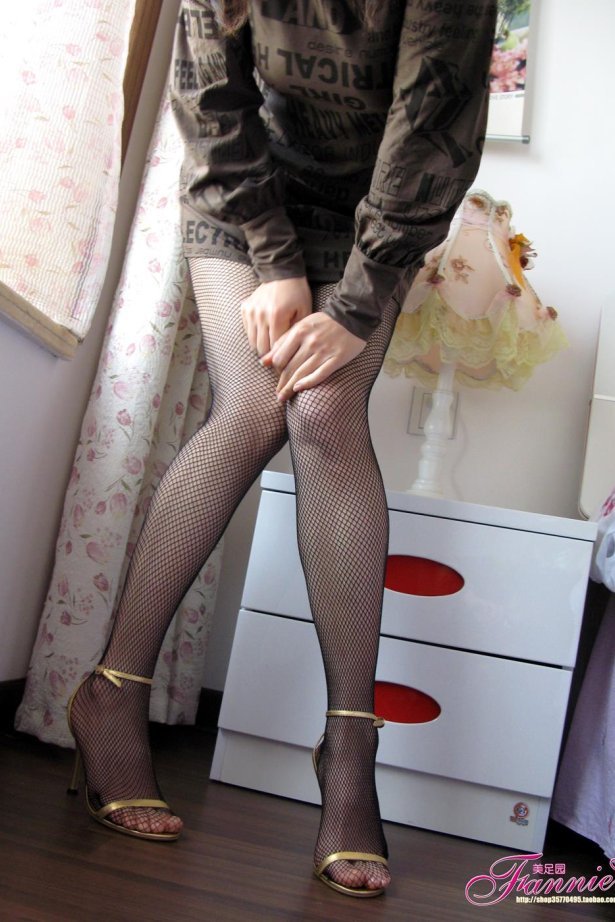 Fannie芬妮每足园 No.200 金色的旋律 [54P/159MB]-萌图网