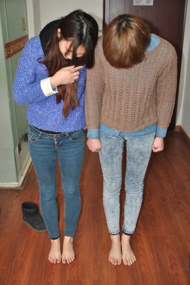 自由摄影 No.039 楠楠 齐齐 裸足比脚 [61P/145MB]-萌图网