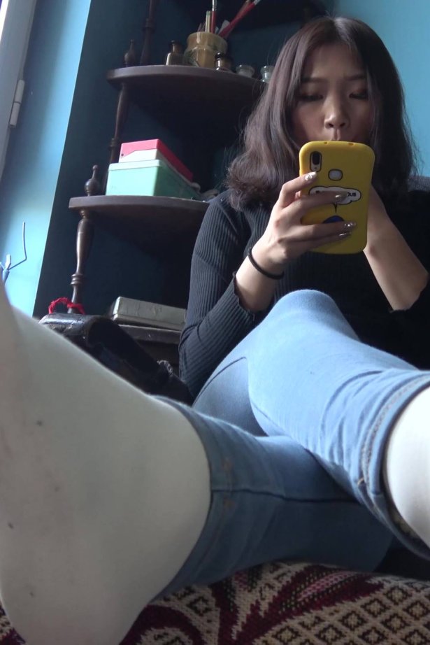 [K&M丝足视频]NO.0242 Jiahui牛仔裤棉袜裸足[1V/1.35GB]-萌图网