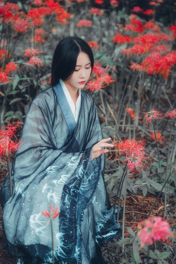 拿相机的执义 – 汉服古风写真彼岸花[10P/204MB]-萌图网