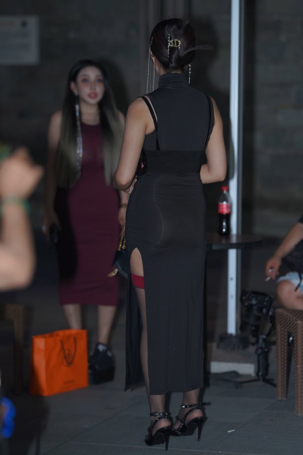 精选街拍作品 NO.2664 黑色旗袍[95P/259MB]-萌图网