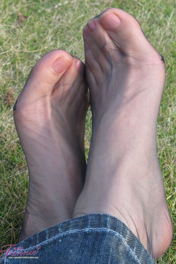 Fannie芬妮每足园 No.364 窃窃私语灰丝 [88P/236MB]-萌图网