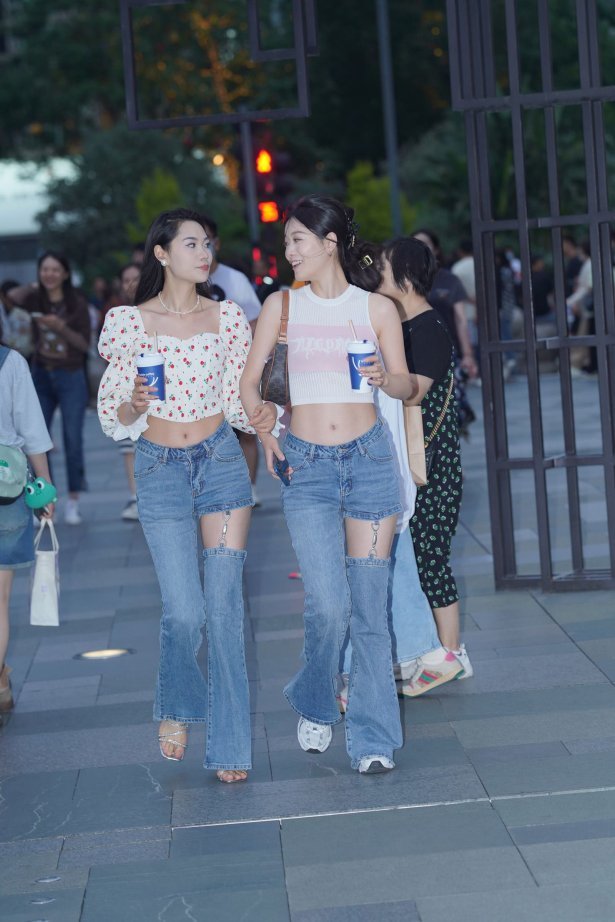 精选街拍作品 NO.2722 又飒又美[82P/334MB]-萌图网