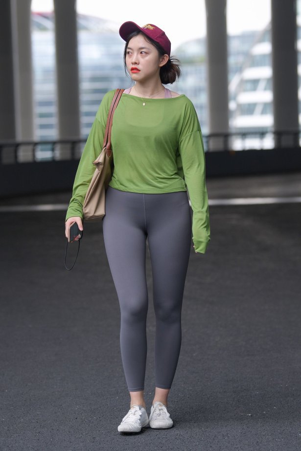 精选街拍作品 NO.2922 灰色瑜伽运动装[106P/178MB]-萌图网