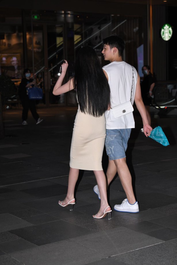 精选街拍作品 NO.2899 米色修身裙[174P/507MB]-萌图网