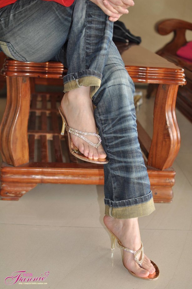 Fannie芬妮每足园 No.512 心绪盈秋 裸足高跟[63P/178MB]-萌图网