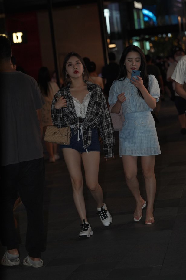 精选街拍作品 NO.3652 蓝色热裤美腿[107P/374MB]-萌图网