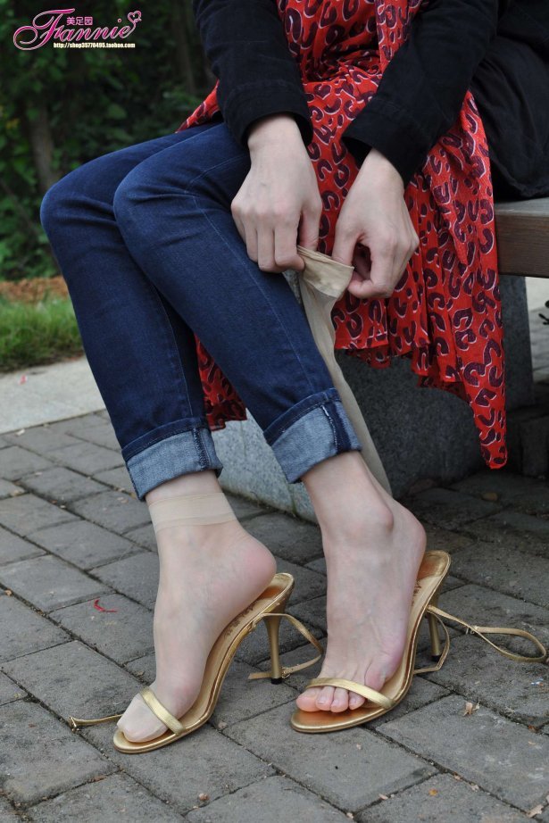 Fannie芬妮每足园 No.524 心绪盈秋 肉丝[84P/236MB]-萌图网