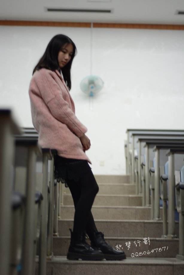 织梦行影@NO.040-第三十九期 校园图书馆小美女打底裤马丁靴白袜美脚（校园）[165P/530MB]-萌图网