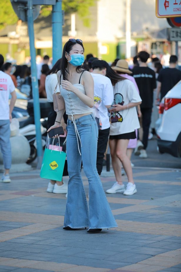 精选街拍作品 NO.4110 喇叭牛仔裤美女[108P/196MB]-萌图网