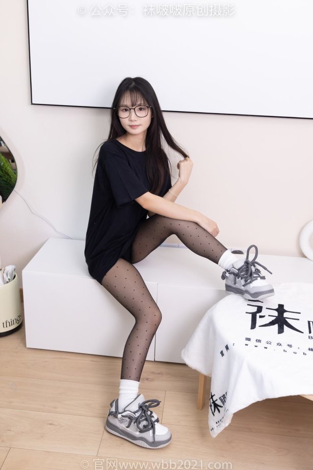 [BoBoSocks袜啵啵]NO.418 甜甜圈-板鞋、白棉袜、波点黑丝[145P/1V/5.87GB]-萌图网