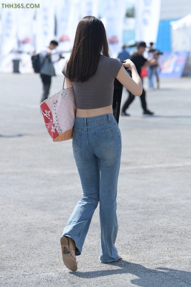 精选街拍作品 NO.4507 魅力喇叭牛仔裤[88P/218MB]-萌图网