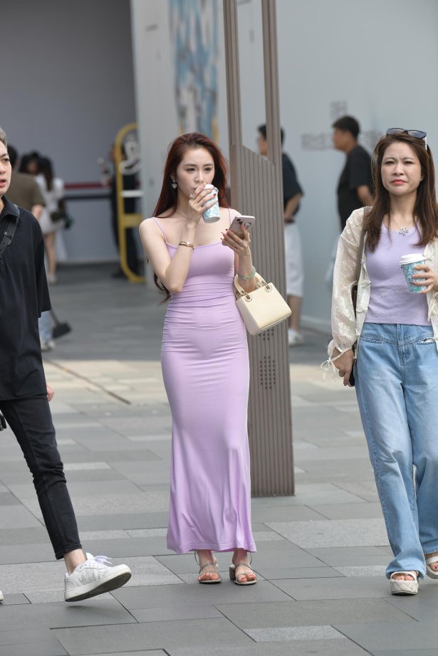 精选街拍作品 NO.4991 优雅粉色修身长裙[84P/215MB]-萌图网