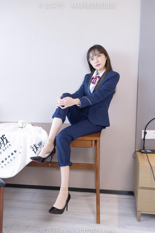 [BoBoSocks袜啵啵]NO.509 稚予-高跟鞋、短肉丝、黑色美甲、银行制服、半脱袜子[150P/1V/5.51GB]-萌图网