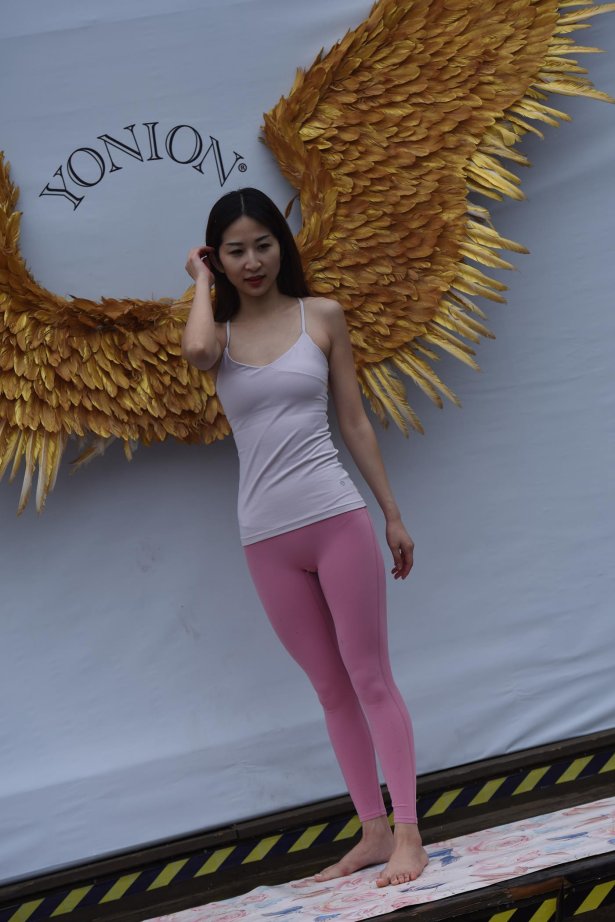 精选街拍作品 NO.5094 紫色瑜伽裤[49P/73MB]-萌图网