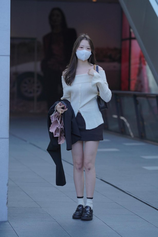 精选街拍作品 NO.5074 清秀美丽一字肩[134P/405MB]-萌图网