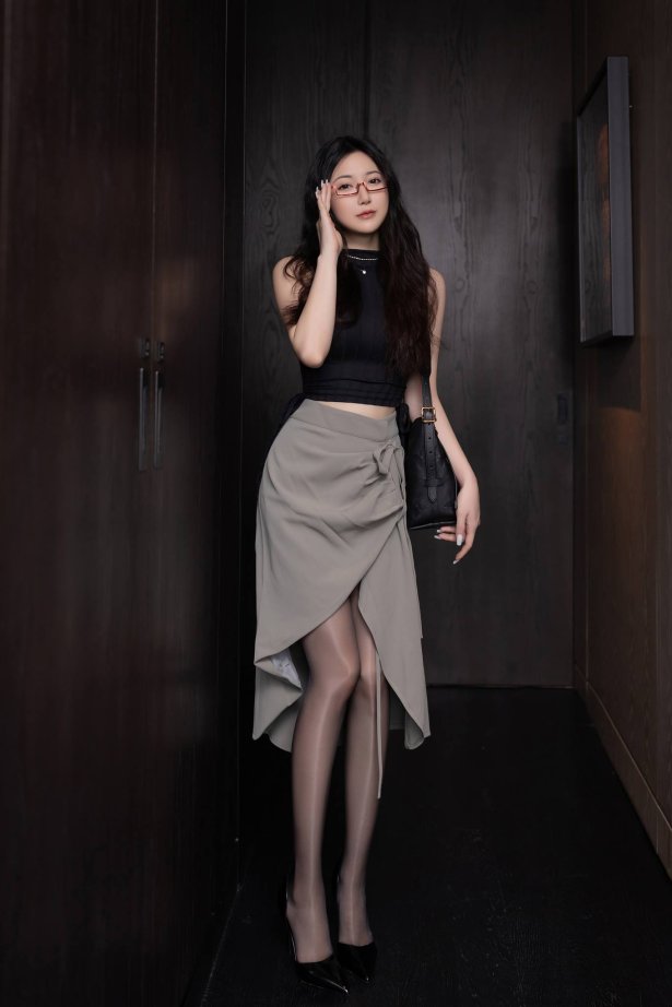 秀人名模鱼子酱Fish《眼镜娘》写真[120P/1.24GB]-萌图网