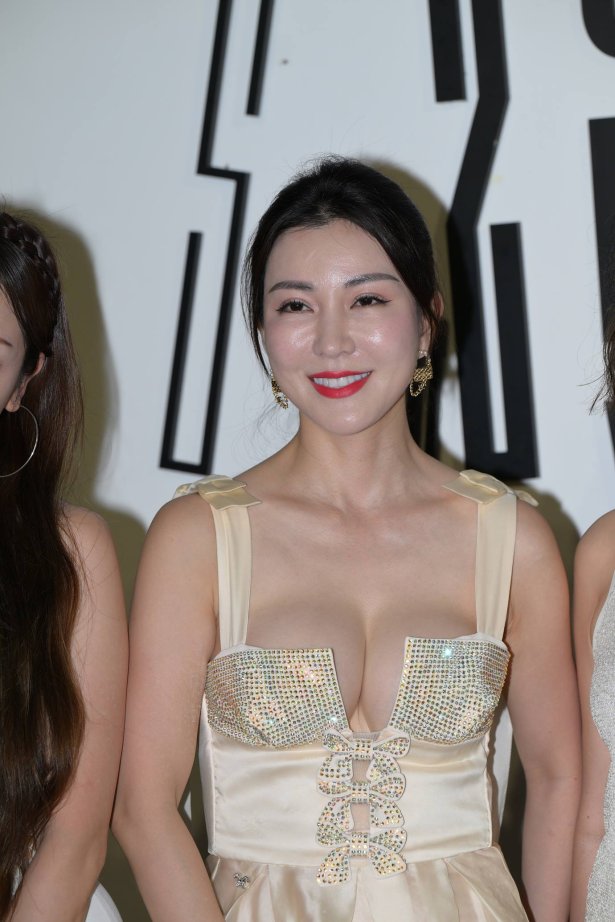 精选街拍作品 NO.5195 礼服长裙女神[146P/322MB]-萌图网