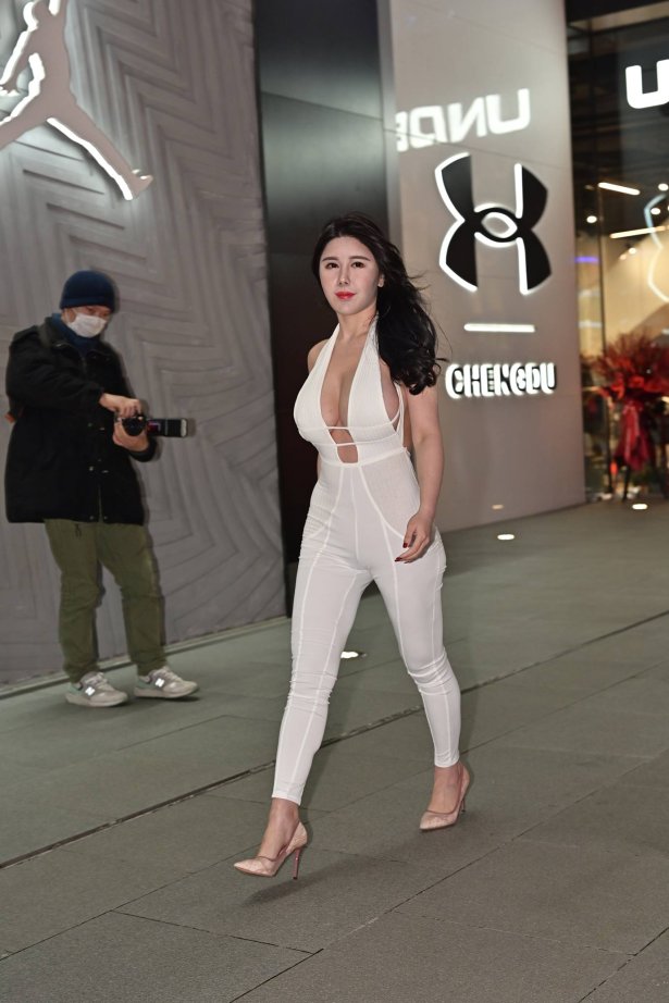 精选街拍作品 NO.5213 白色连体衣[311P/715MB]-萌图网