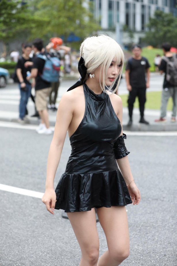 精选街拍作品 NO.5428 黑胶cos小姐姐[106P/131MB]-萌图网