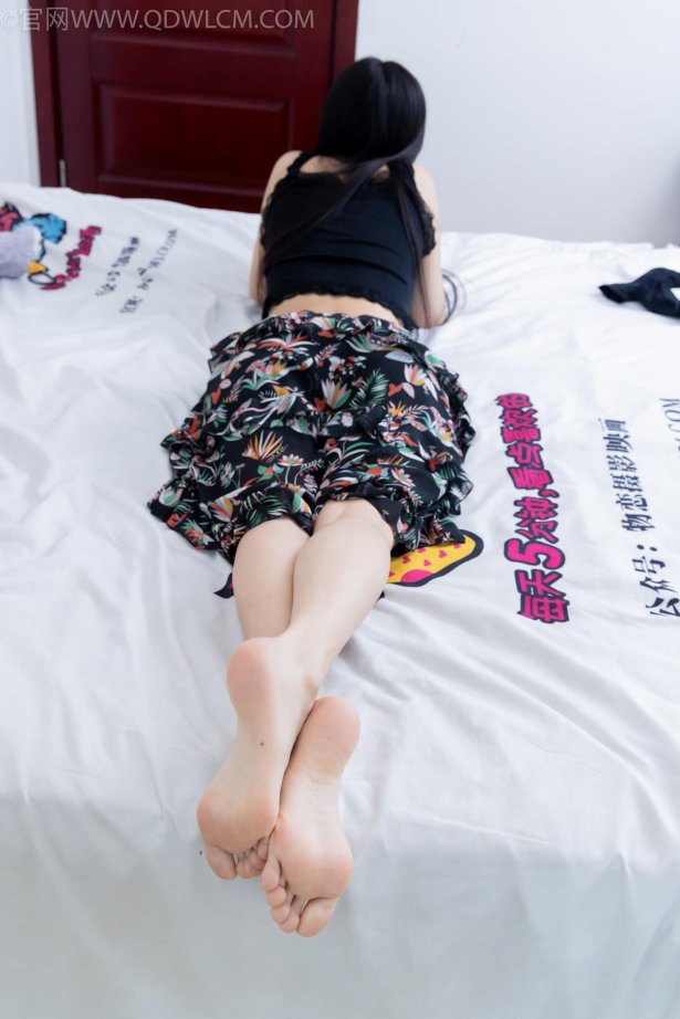 物恋传媒 NO.2332 茯苓-短靴、短黑丝、裸足[184P/1V/5.06GB]-萌图网