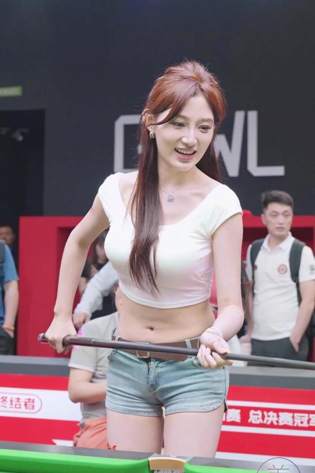 NO.1071 2024 广州国际台球展车模网红随拍 02[1V/197MB]-萌图网