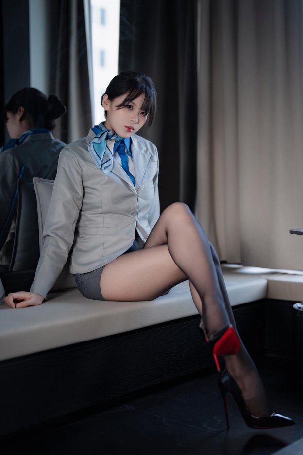 轩萧学姐 - 空姐室内黑丝[75P/1V/5.88GB]-萌图网